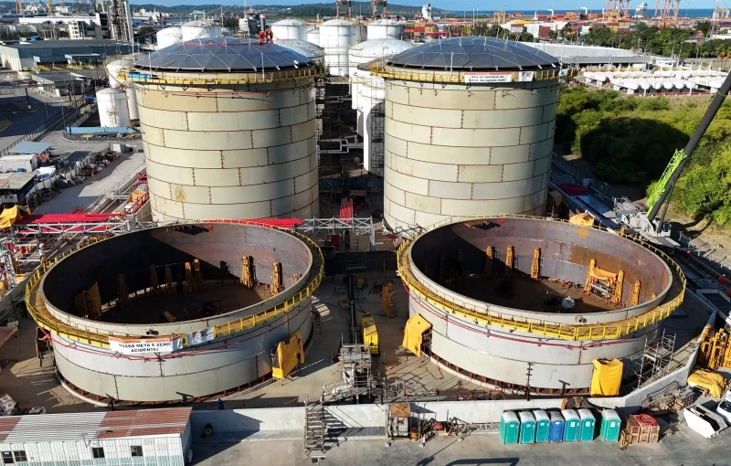 Montagem e Teste de Tanques de Armazenamento – Porto de Suape